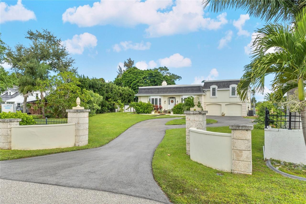 5030 18th Ave., Bradenton, FL 34209
