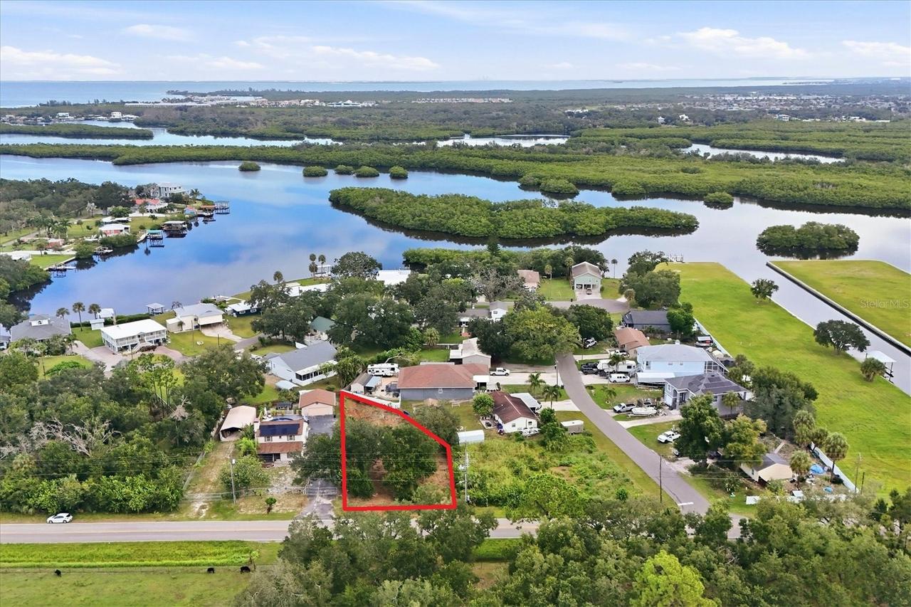 2607 Gulf City Rd., Ruskin, FL 33570