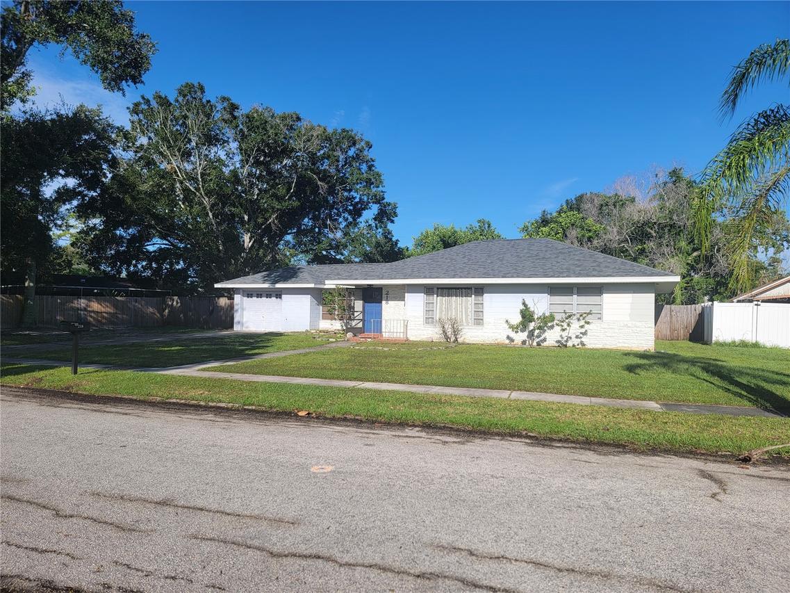 218 Crescent Ct., Bradenton, FL 34208