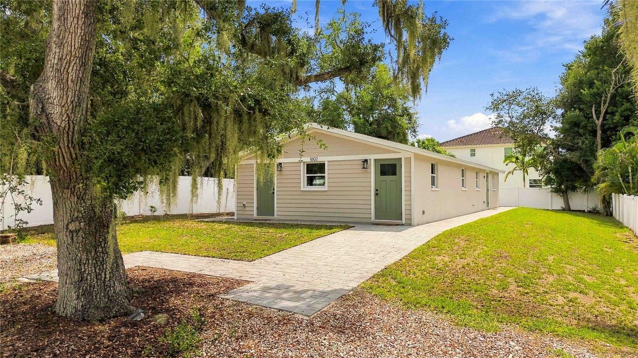 1802 Robinhood St., Sarasota, FL 34231