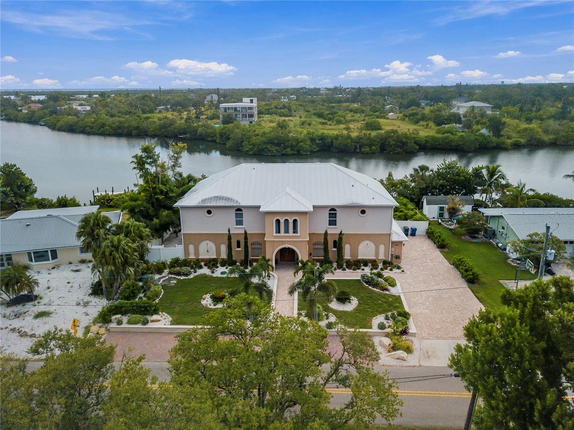 908 Bayshore Dr., Terra Ceia, FL 34250