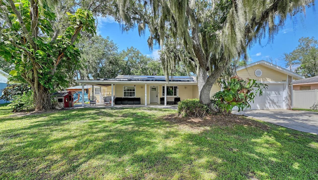 5107 Woodlawn Cir., Palmetto, FL 34221