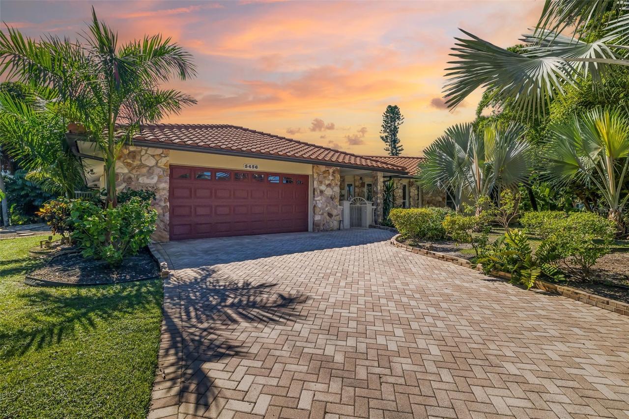 5456 Azure Way, Sarasota, FL 34242