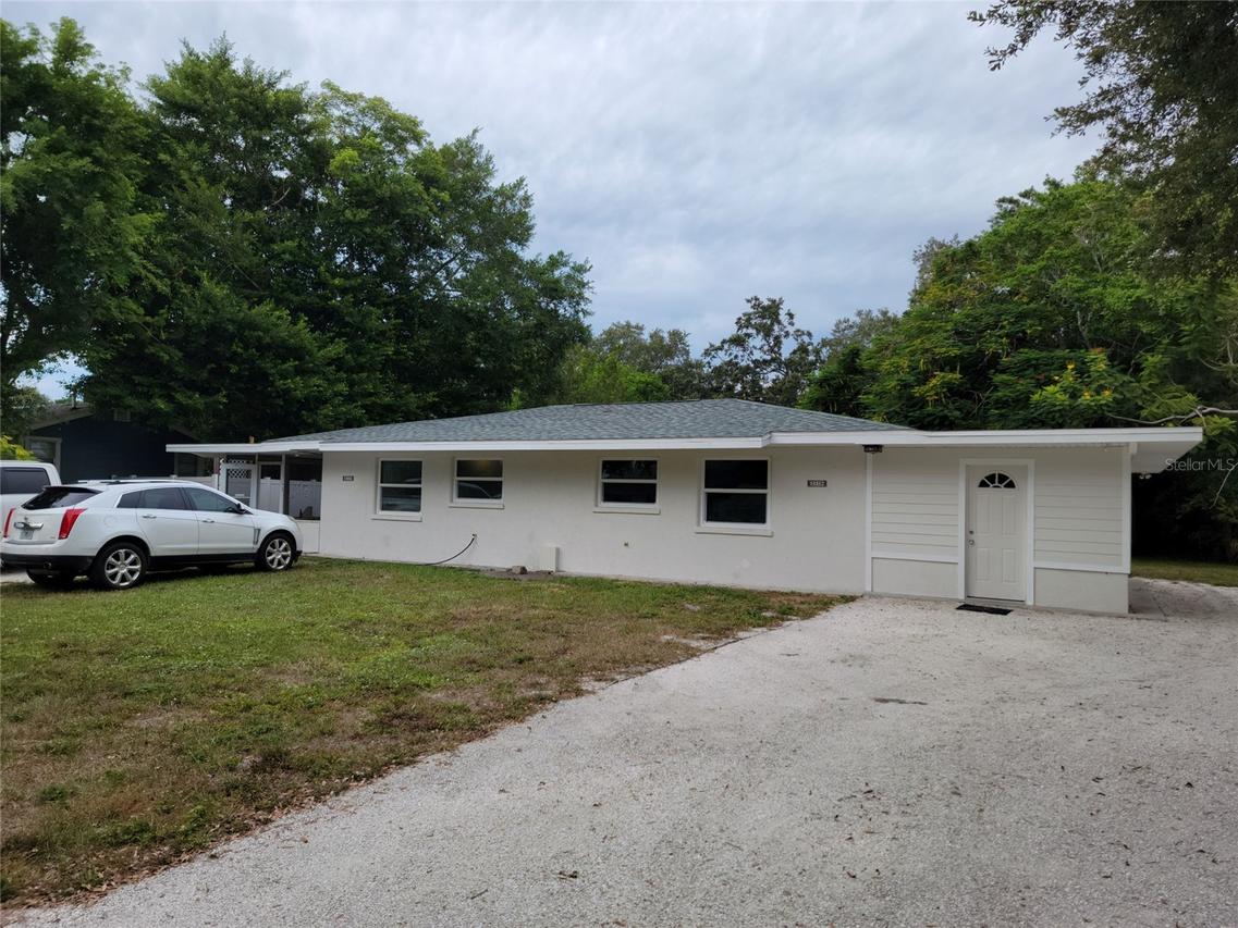 2117 3rd Ave., Bradenton, FL 34208