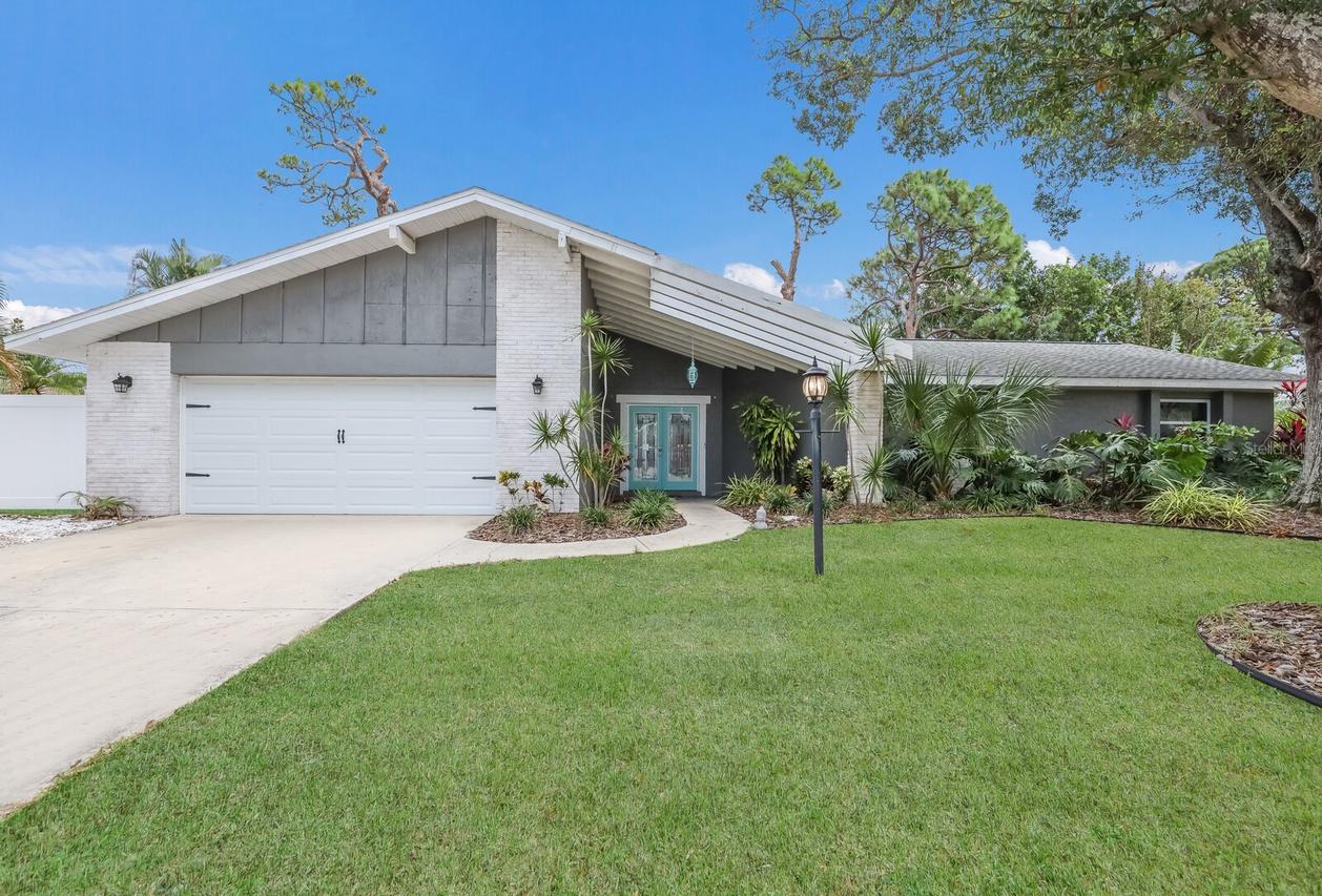 305 55th St., Bradenton, FL 34209