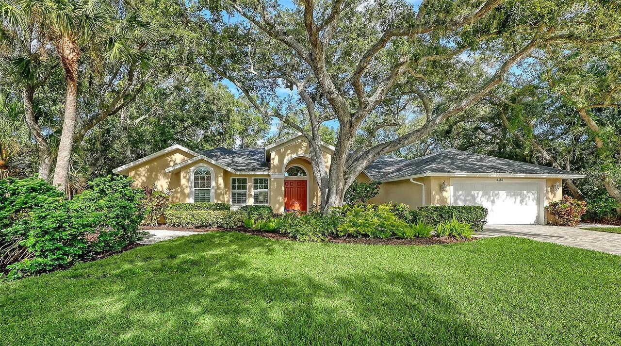 8488 Woodbriar Dr., Sarasota, FL 34238