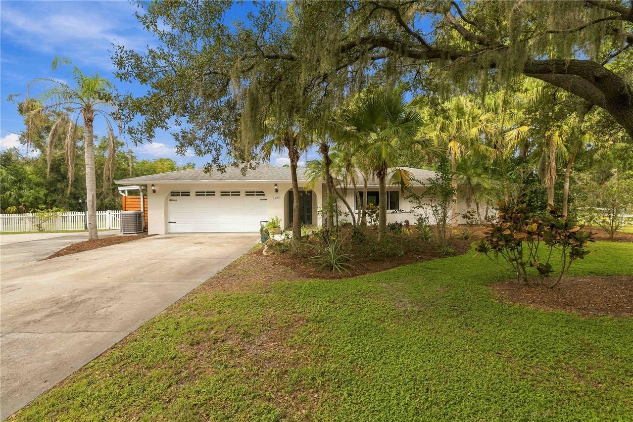 7402 Castle Dr., Sarasota, FL 34240