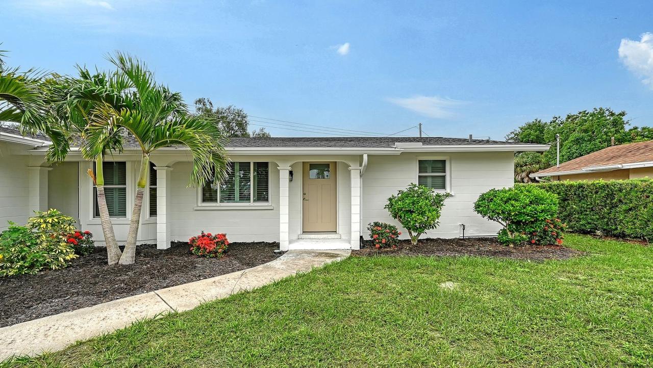 2610 Regatta Dr., Sarasota, FL 34231