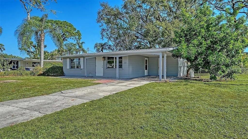 5529 Nutmeg Ave., Sarasota, FL 34231