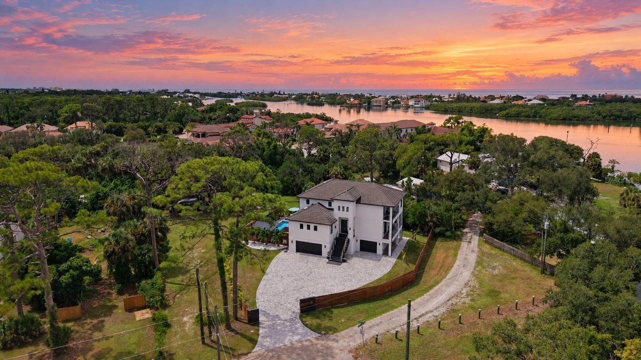 327 Roberts Rd., Nokomis, FL 34275