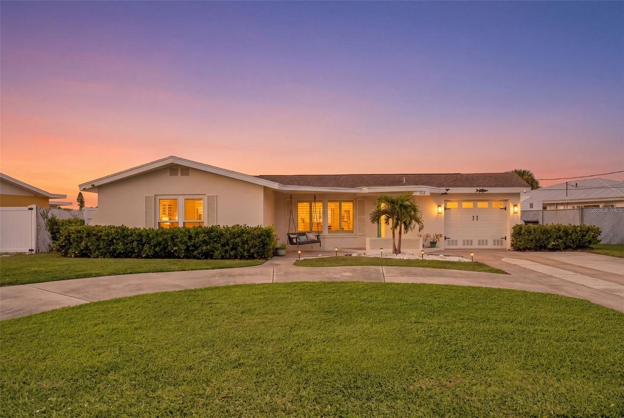 924 Arlington Rd., Palmetto, FL 34221