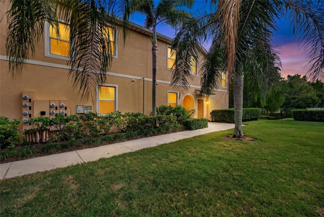 3707 Parkridge Cir. #7-106, Sarasota, FL 34243