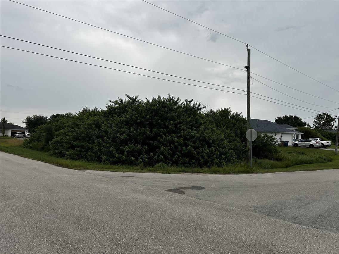 165 Pembroke St., Lehigh Acres, FL 33974