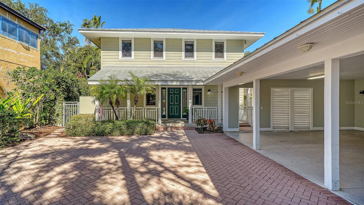 1695 Hyde Park St., Sarasota, FL 34239