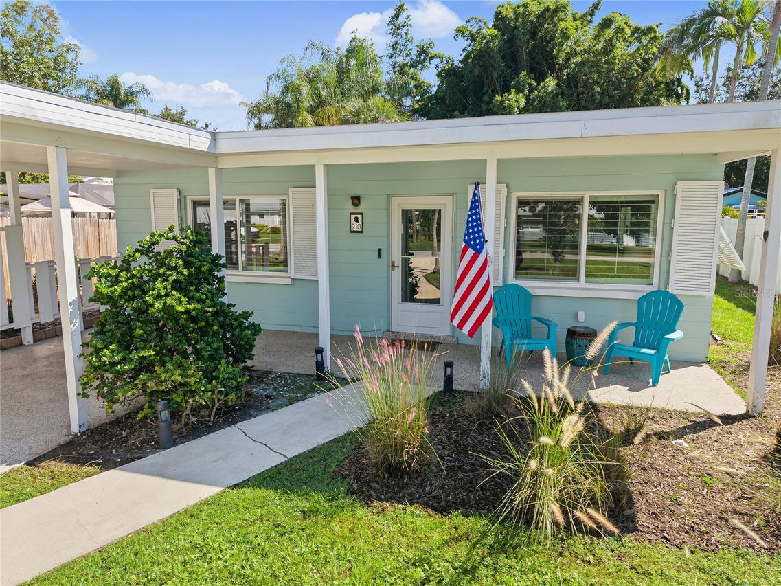 210 Briggs Ct., Sarasota, FL 34237