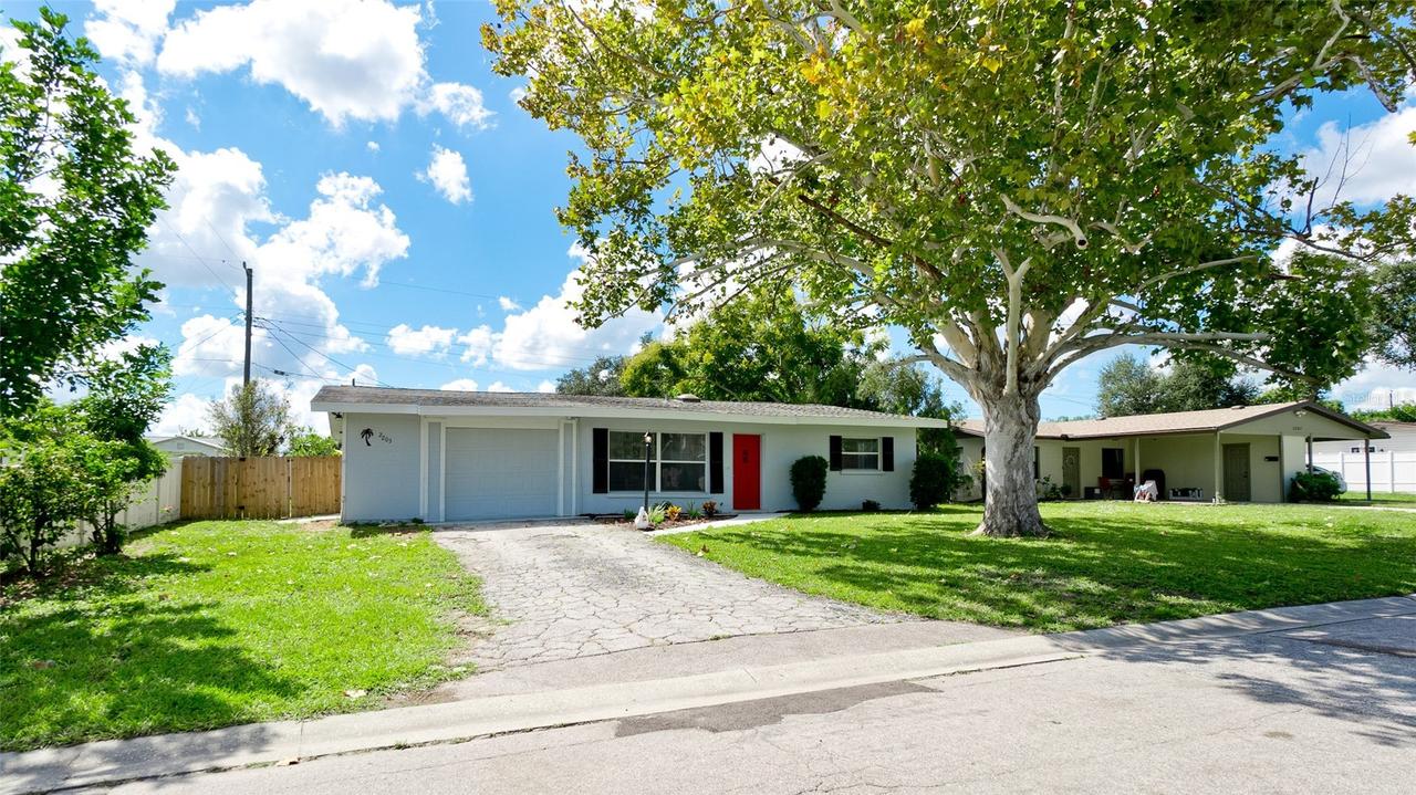 2205 24th Ave., Bradenton, FL 34205