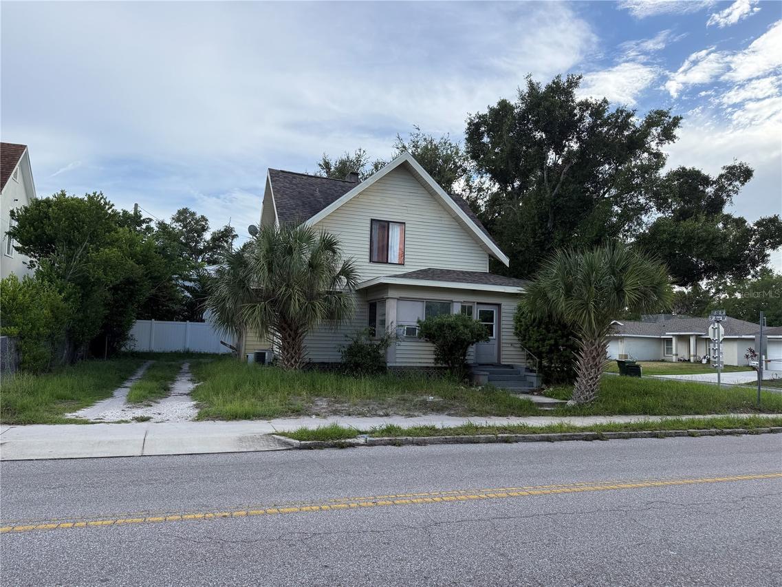 1625 9th Ave., Bradenton, FL 34205