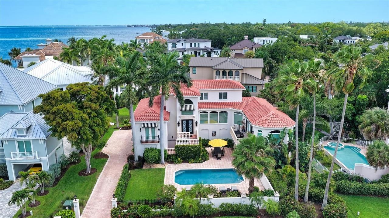 1023 Tocobaga Ln., Sarasota, FL 34236