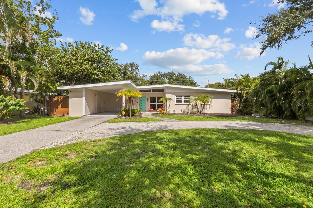 2857 Wood St., Sarasota, FL 34237