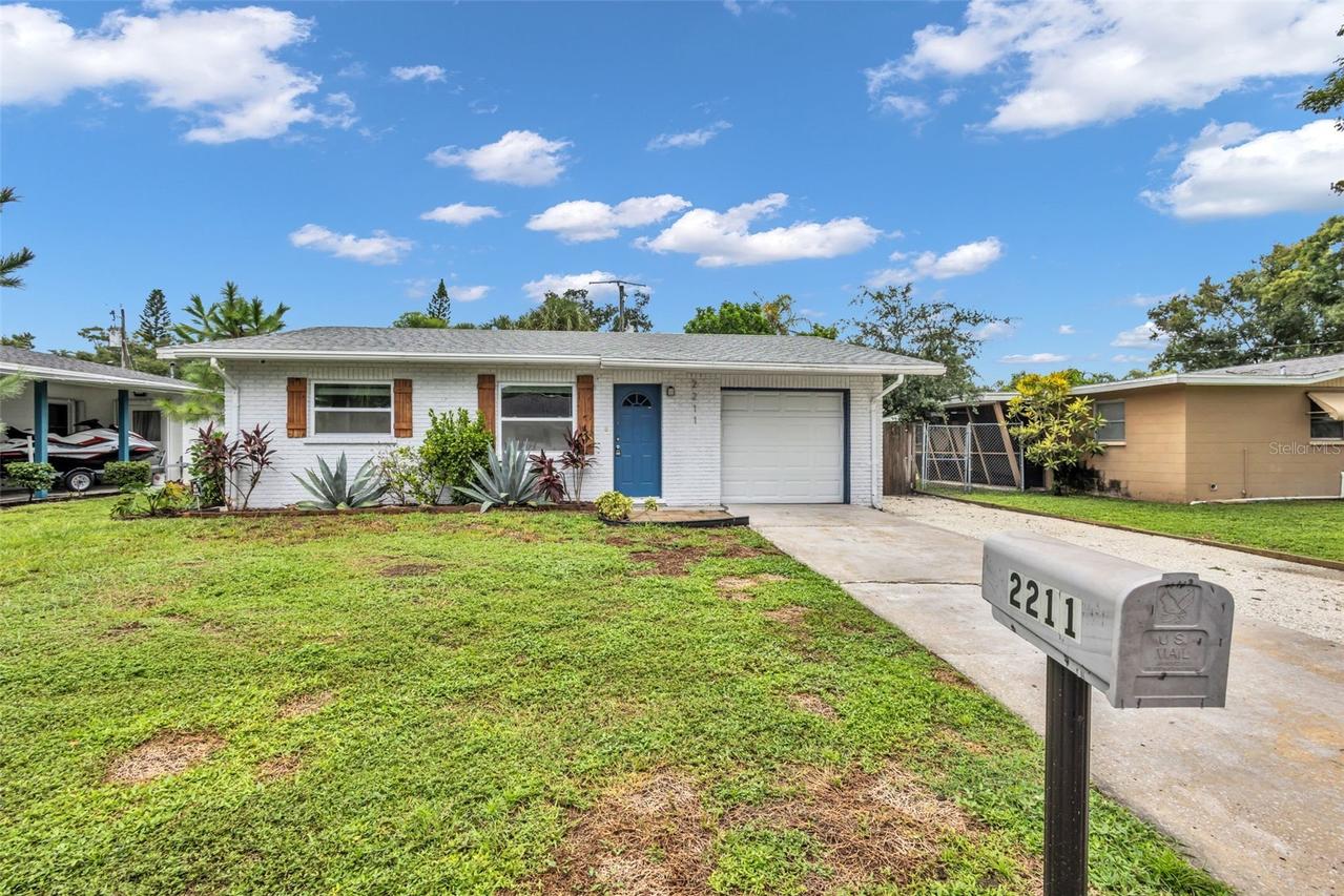 2211 21st St., Bradenton, FL 34205