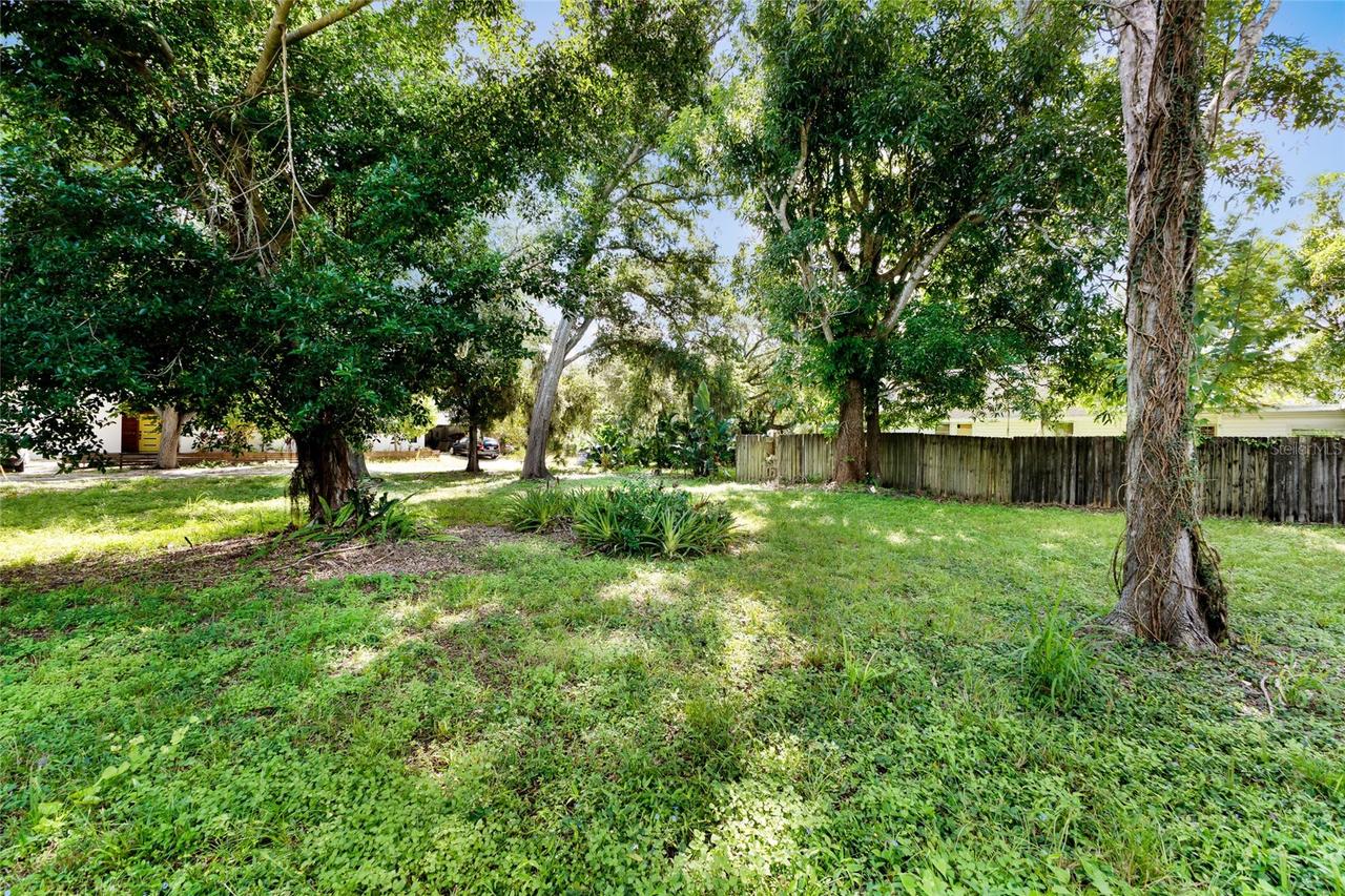 2423 Hickory Ave., Sarasota, FL 34234