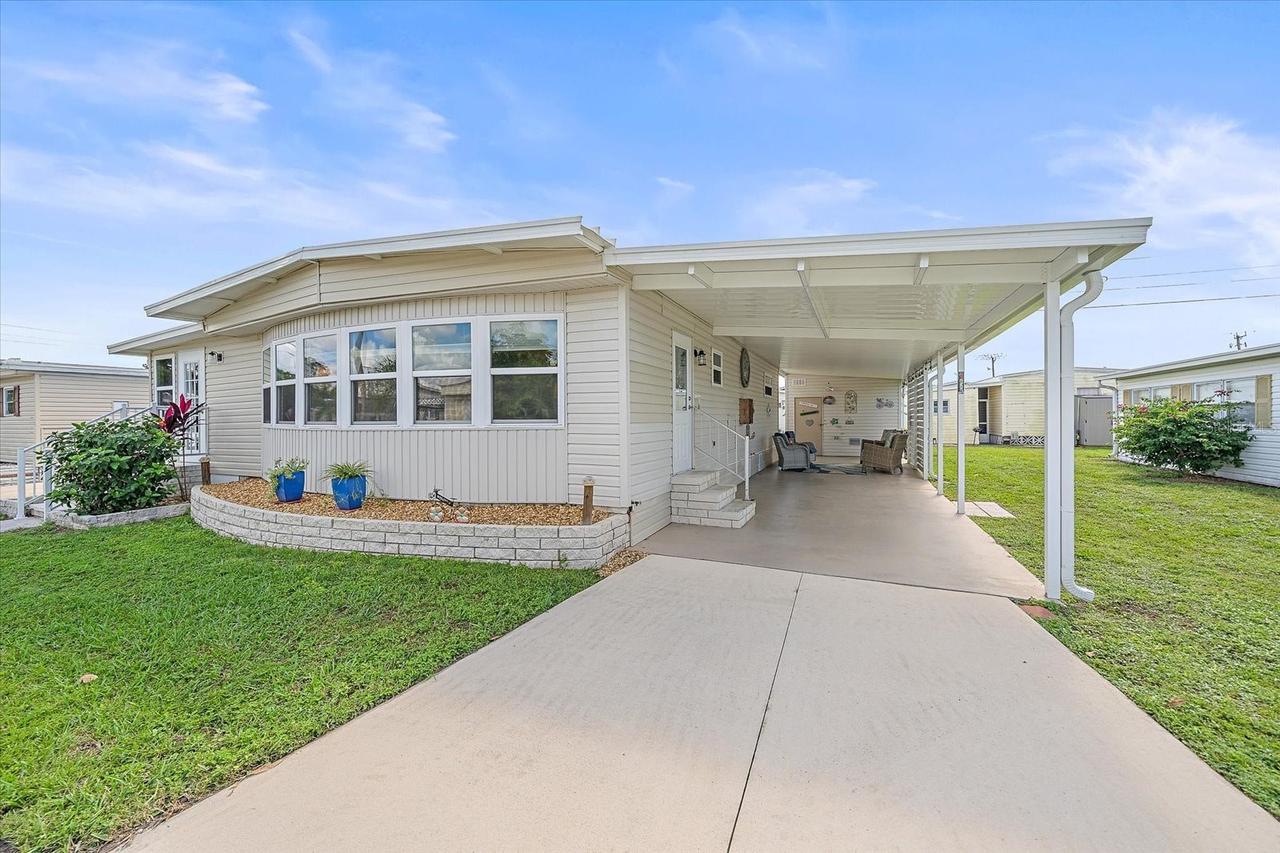 102 Del Rio Dr., Palmetto, FL 34221