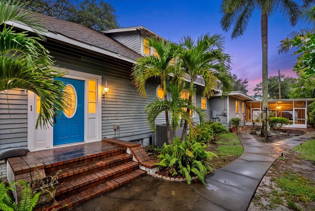 2714 Manatee Ave., Bradenton, FL 34205
