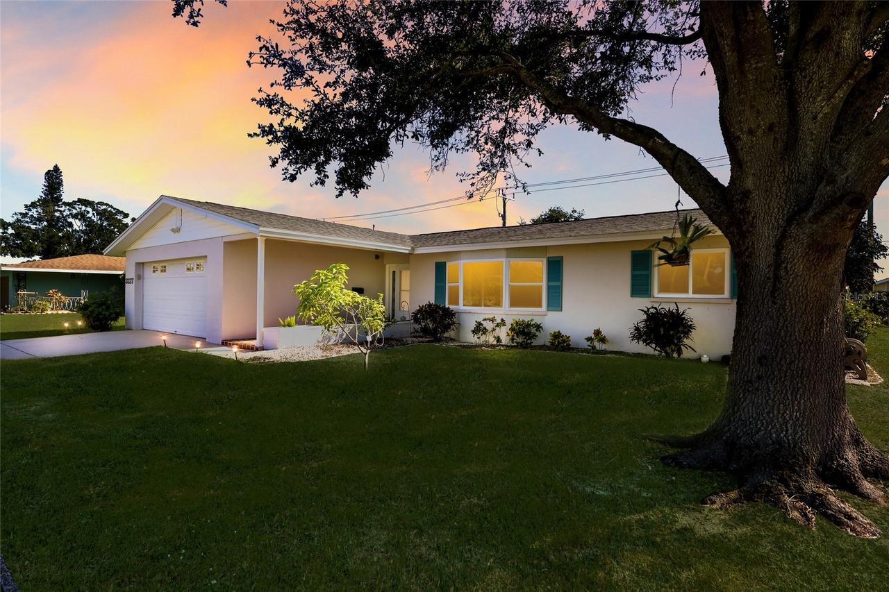 3327 S Lockwood Ridge Rd., Sarasota, FL 34239