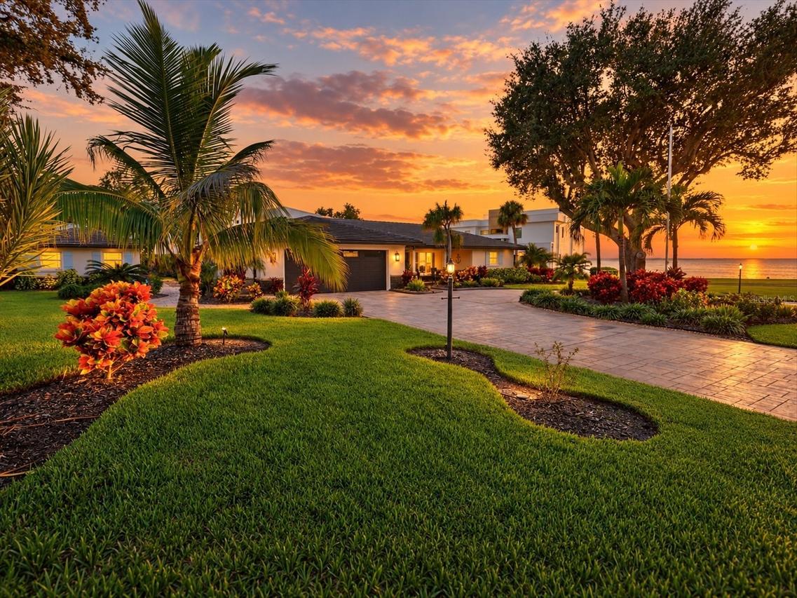 302 Braden Ave., Sarasota, FL 34243