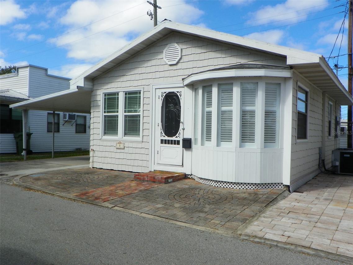 8 Plaza St., Bradenton, FL 34208