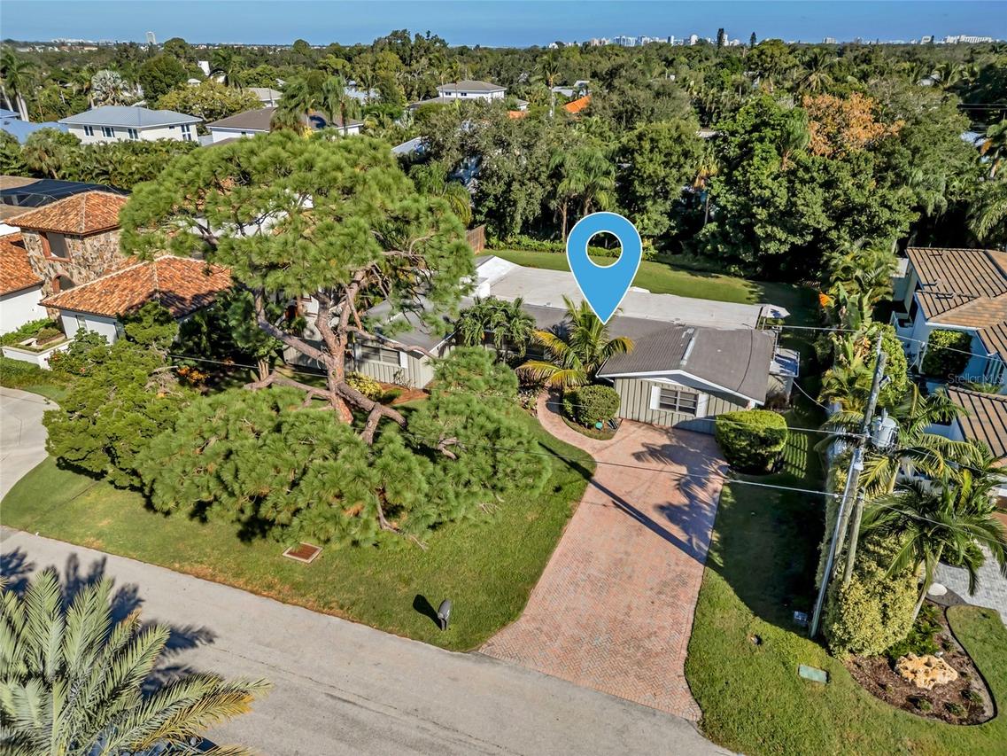 1605 N Lake Shore Dr., Sarasota, FL 34231