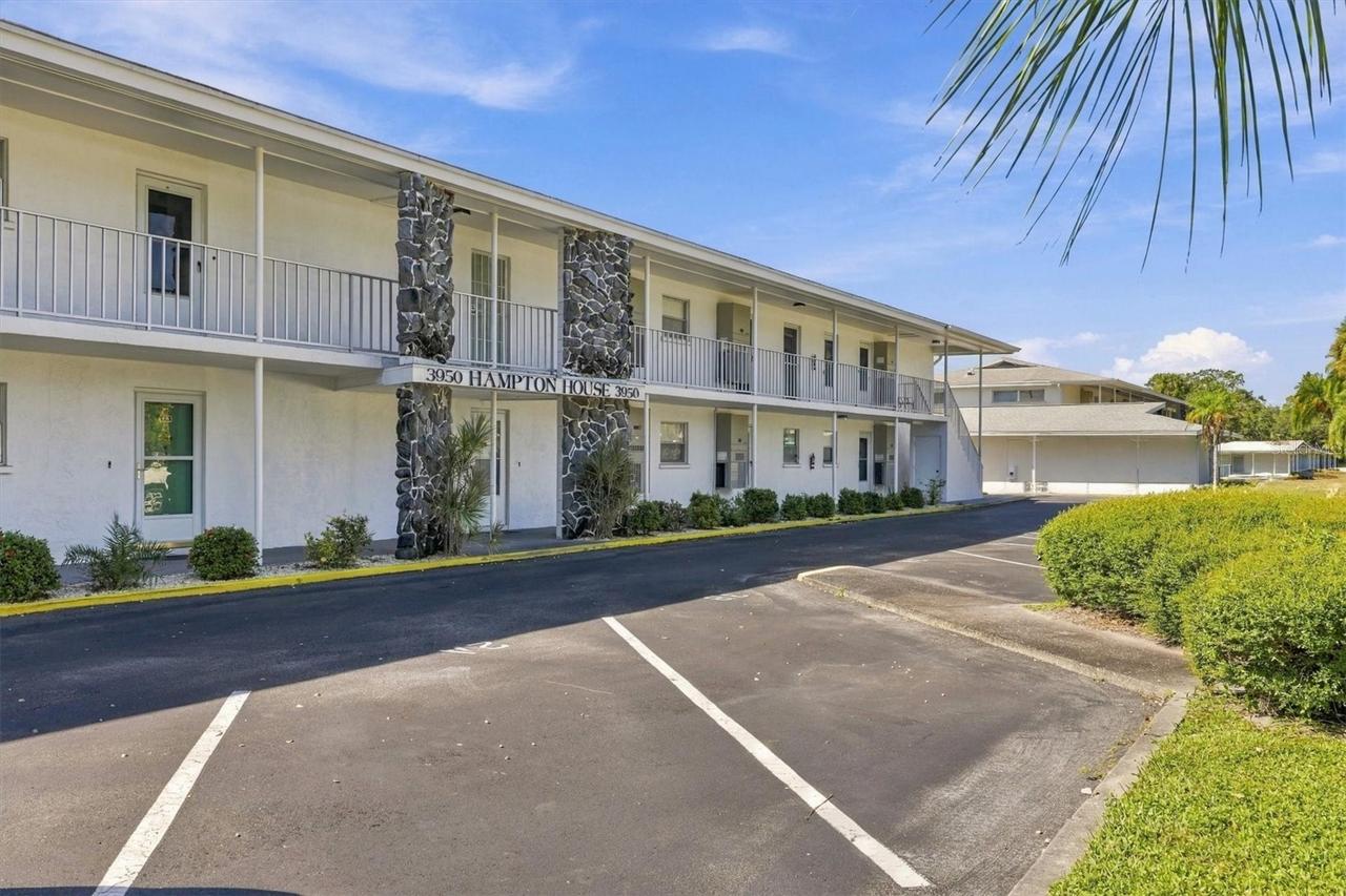 3950 Roxane Blvd. #3B, Sarasota, FL 34235