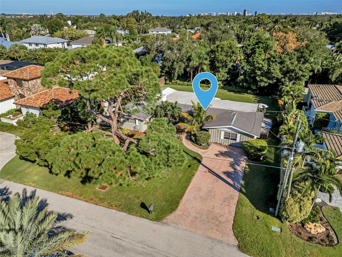 1605 N Lake Shore Dr., Sarasota, FL 34231