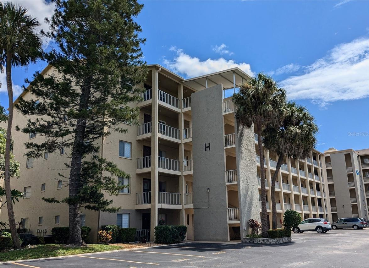 3779 Lake Bayshore Dr. #H-402, Bradenton, FL 34205