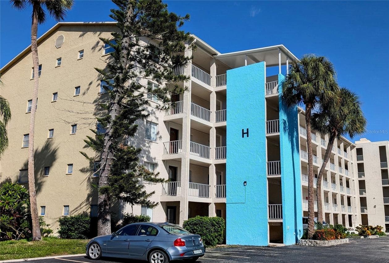 3779 Lake Bayshore Dr. #H-402, Bradenton, FL 34205