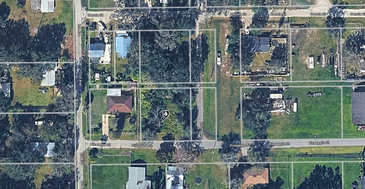 W Pineapple St., Bowling Green, FL 33834
