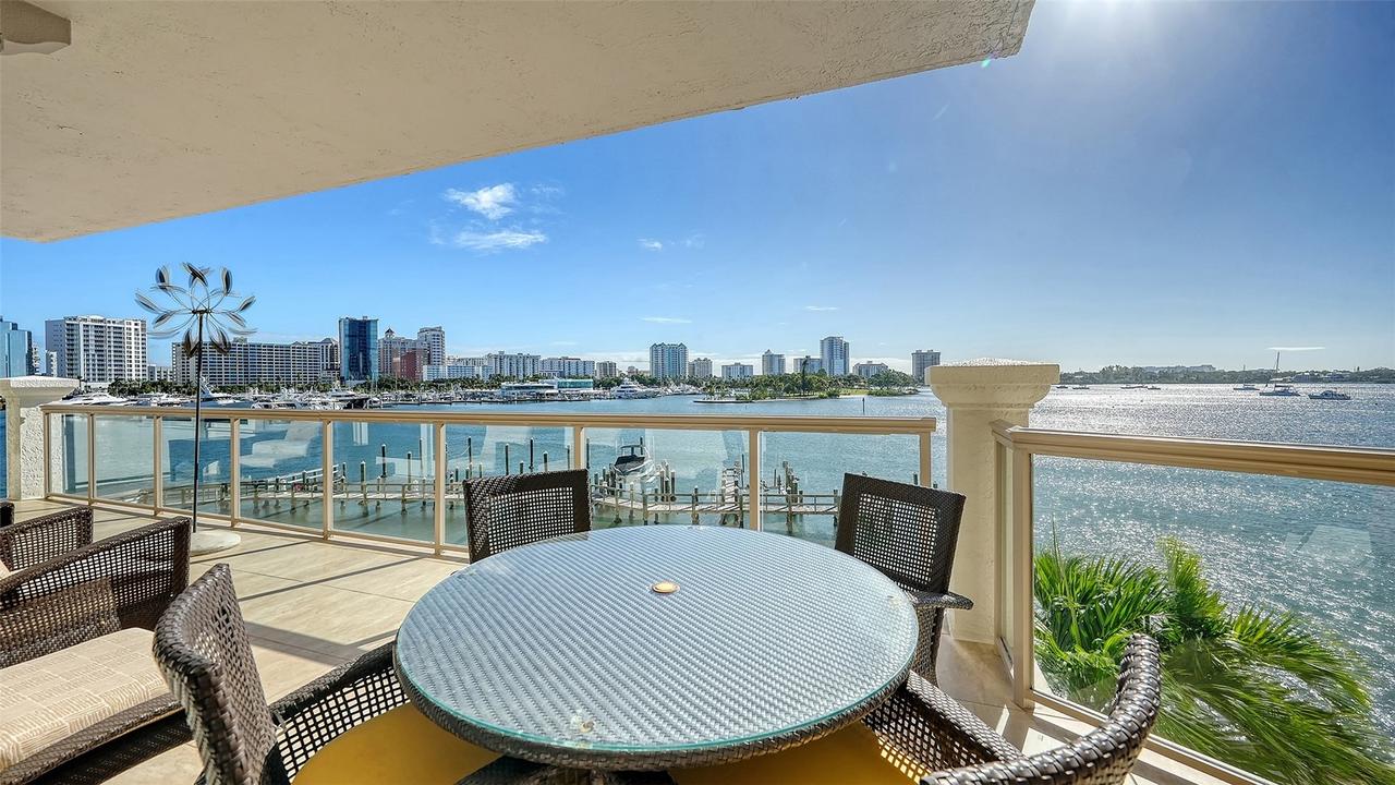 464 Golden Gate Point #304, Sarasota, FL 34236