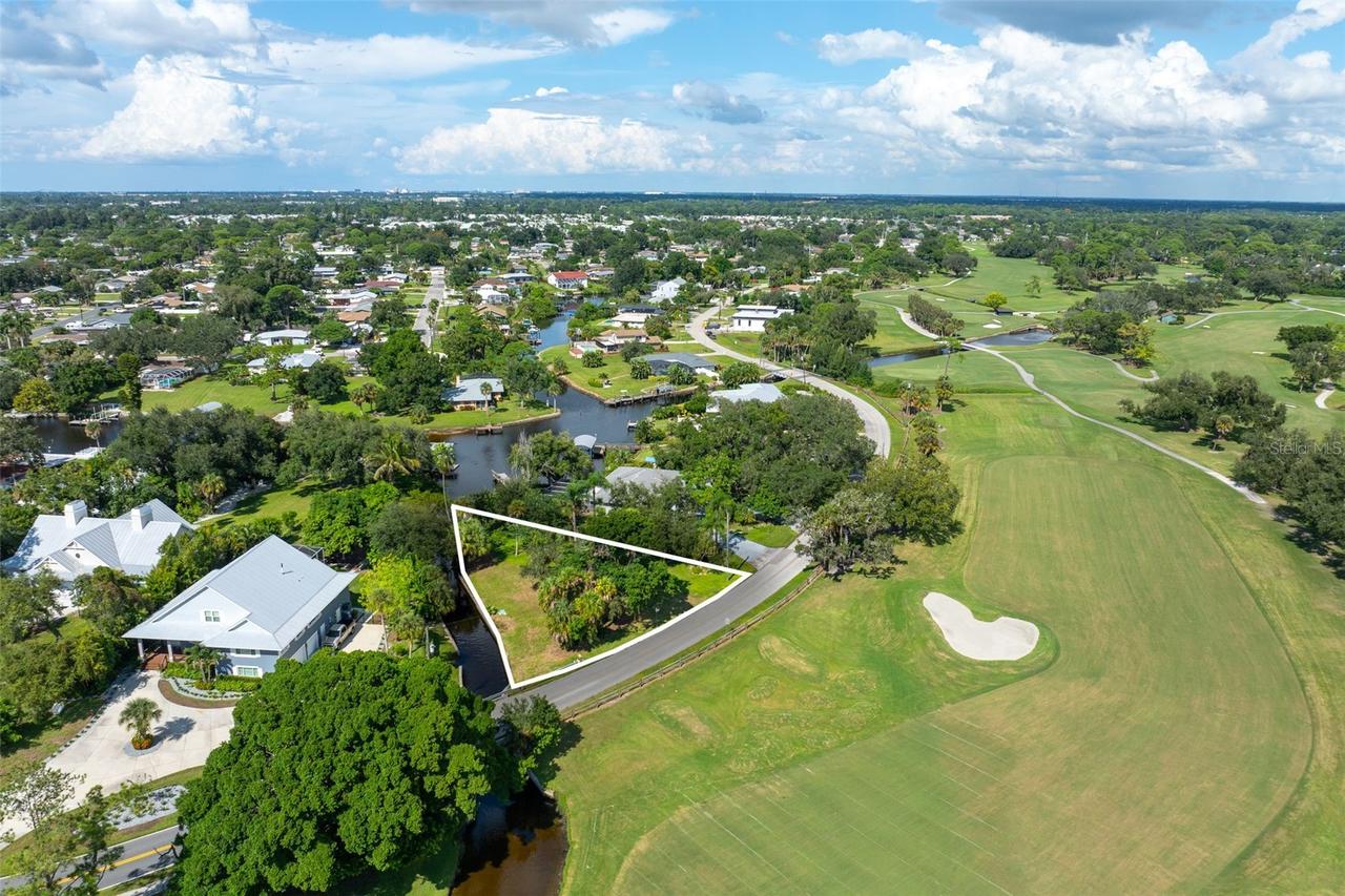 423 Magellan Dr., Sarasota, FL 34243