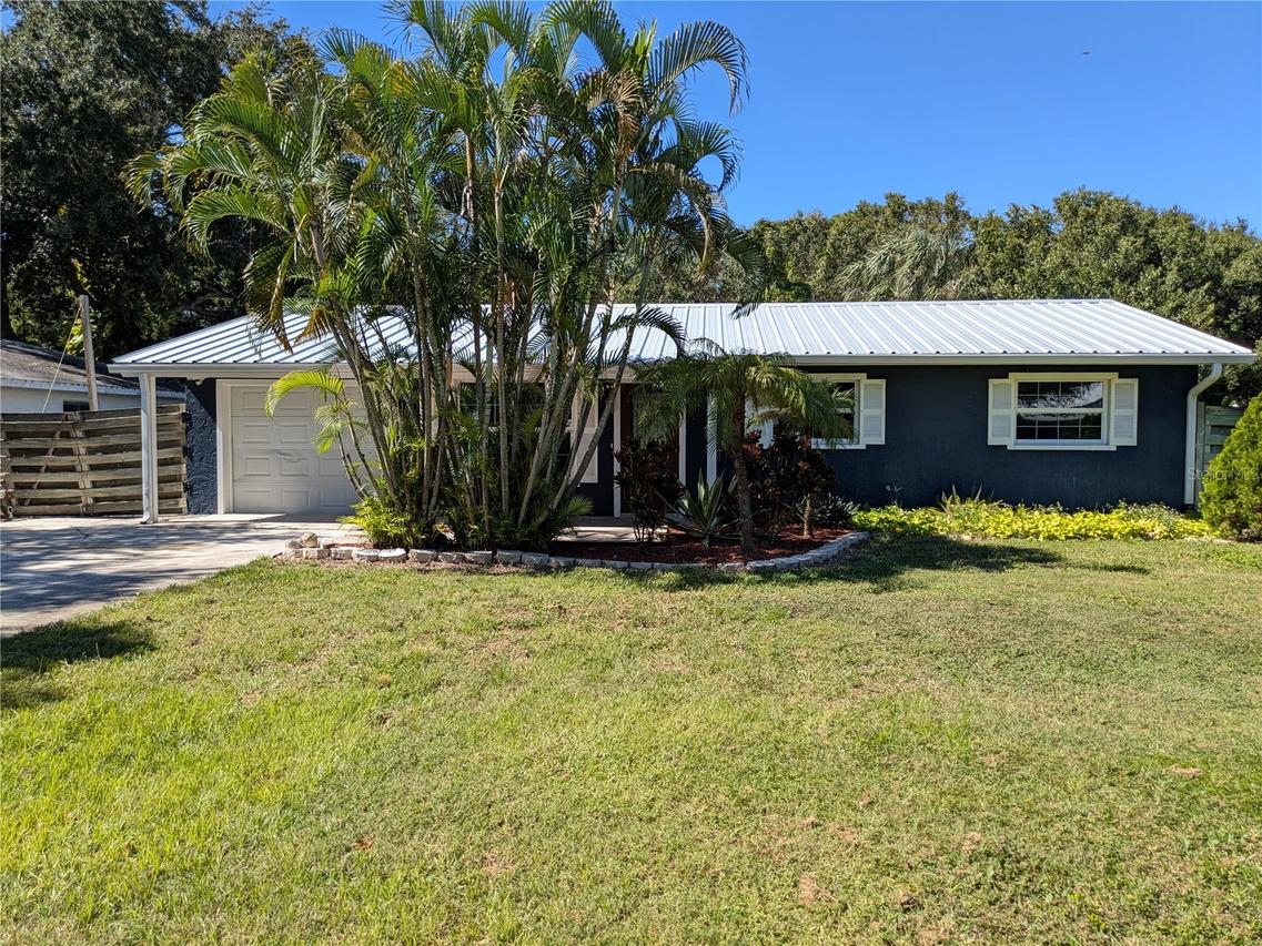1133 Russell Ave., Sarasota, FL 34232