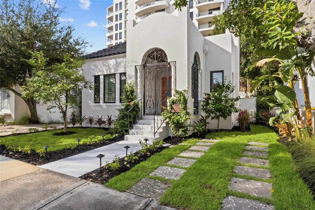 410 Burns Ct., Sarasota, FL 34236