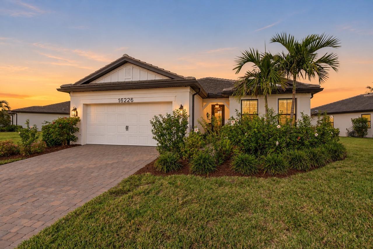 16226 Hidden Oak Loop, Lakewood Ranch, FL 34211