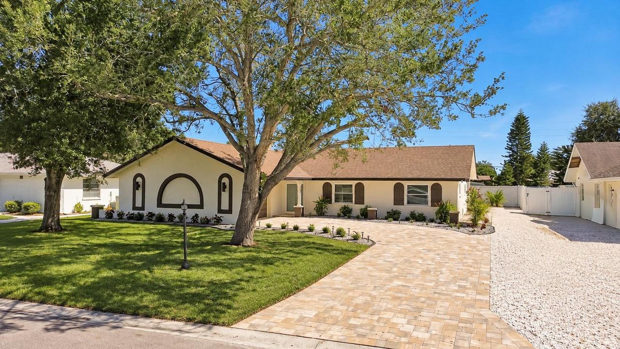 915 60th St., Bradenton, FL 34209