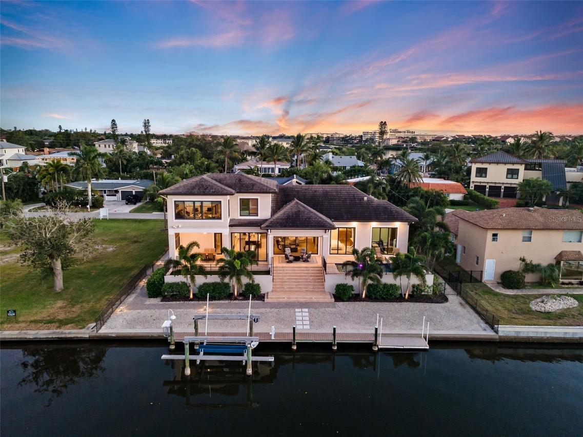 1521 Shelburne Ln., Sarasota, FL 34231