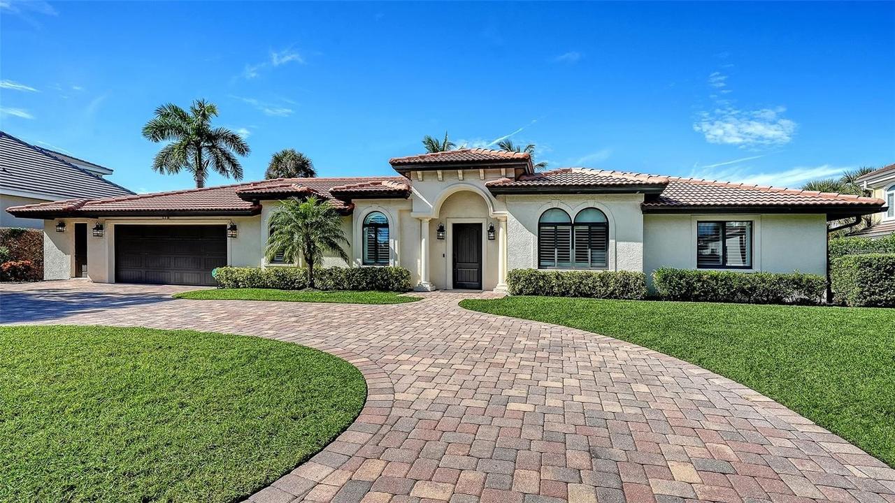 595 Bowsprit Ln., Longboat Key, FL 34228
