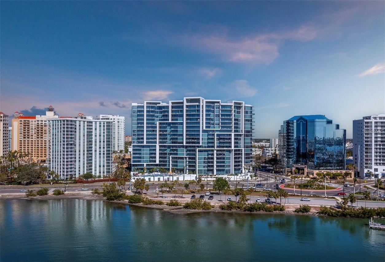 1155 N Gulfstream Ave. #906, Sarasota, FL 34236