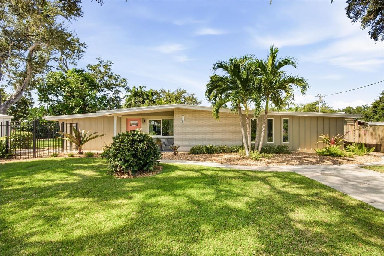 120 29th St., Bradenton, FL 34205
