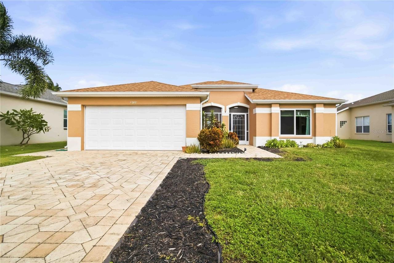 5207 52nd Ave., Bradenton, FL 34210