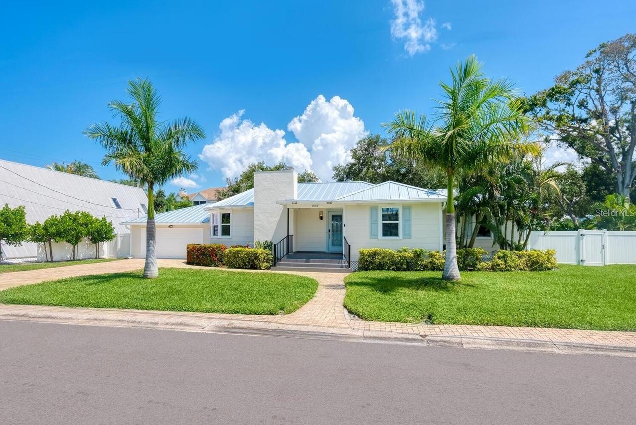 1931 High Point Cir., Sarasota, FL 34236