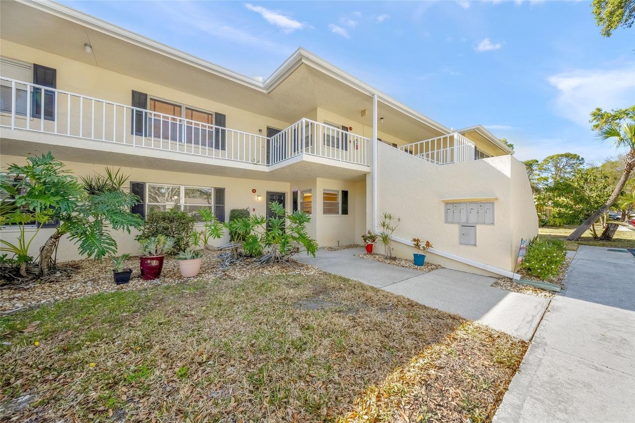 7860 Palm Aire Ln. #105, Sarasota, FL 34243