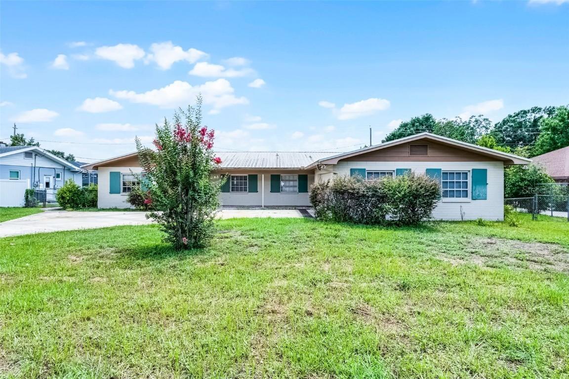 900 Howard Ter., Winter Haven, FL 33881